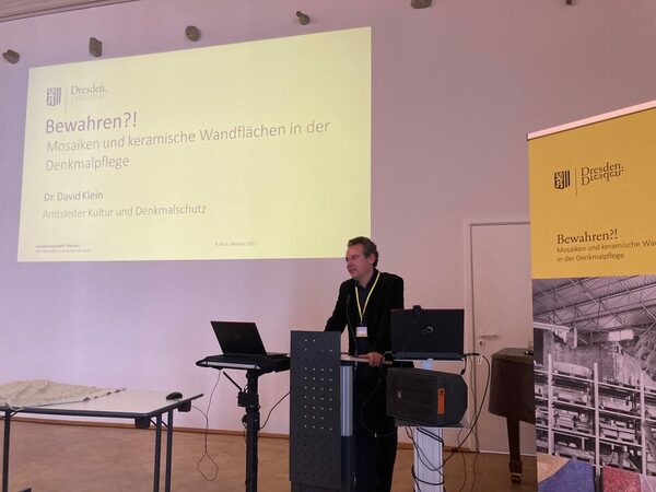 Dr. David Klein, Amtsleiter des Dresdner Amtes für Kultur und Denkmalschutz eröffnet die Tagung
